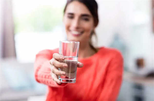 清晨空腹喝一杯富氢水，有效预防多种疾病(图1)